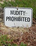 nutity prohibited = Nacktheit verboten